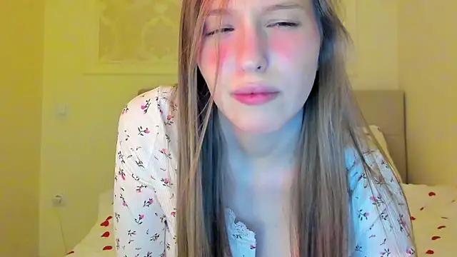 Snapshot of Alllura chatting on February 3, 3:06 pm Alllura online show from February 3, 3:06 pm