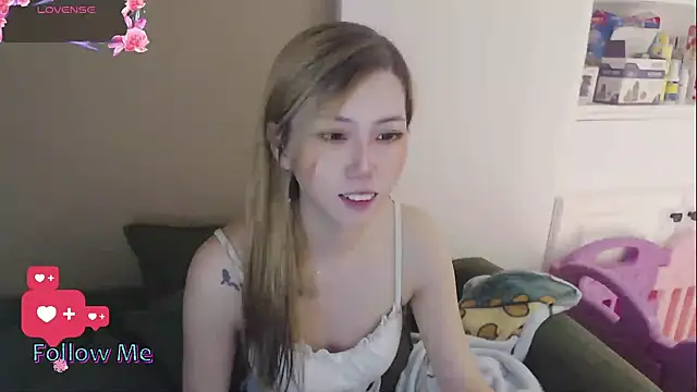 Snapshot of whitecat13 chatting on May 13, 10:12 am whitecat13 online show from May 13, 10:12 am
