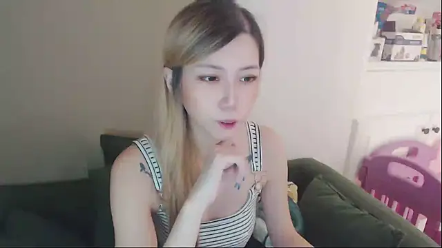 Snapshot of whitecat13 chatting on July 10, 11:57 am whitecat13 online show from July 10, 11:57 am
