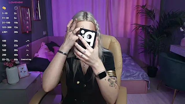 Leslie Caronn online show from April 13, 7:47 am