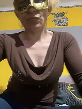 SexyMamiVee online show from April 3, 5:00 pm