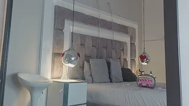 ElenaWatsonn online show from March 24, 8:25 pm