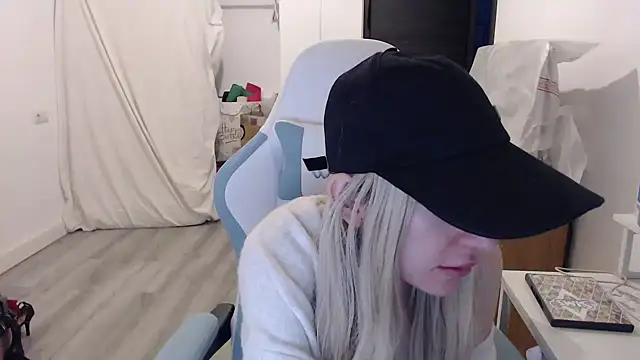 BarbieBlondieGirl online show from February 18, 6:04 pm