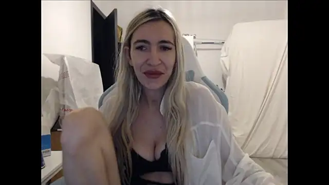 BarbieBlondieGirl online show from February 22, 7:01 pm