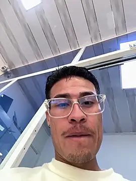 Latin Paisa Boy online show from April 17, 8:34 pm