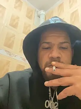 Snapshot of Dominicanobb chatting on February 4, 5:02 am Dominicanobb online show from February 4, 5:02 am