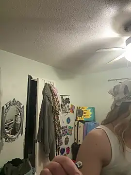 Trippyyb28 online show from February 28, 1:28 am