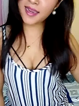 Saumyy online show from April 22, 6:42 pm