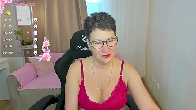 Snapshot of JennyMons chatting on June 14, 8:05 am JennyMons online show from June 14, 8:05 am