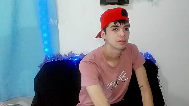 Snapshot of nico22love chatting on February 5, 12:32 pm nico22love online show from February 5, 12:32 pm