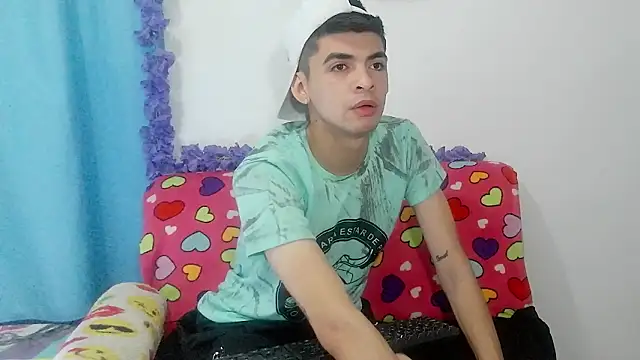 Snapshot of nico22love chatting on February 13, 1:07 pm nico22love online show from February 13, 1:07 pm