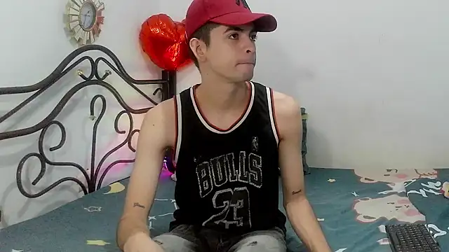 Snapshot of nico22love chatting on February 27, 12:27 pm nico22love online show from February 27, 12:27 pm