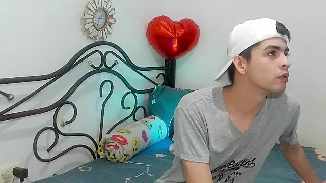 Snapshot of nico22love chatting on March 1, 6:10 pm nico22love online show from March 1, 6:10 pm