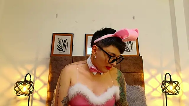 kat paradise online show from April 3, 2:15 pm