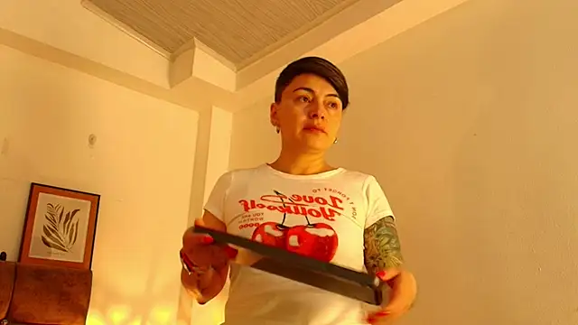 kat paradise online show from April 8, 11:43 am