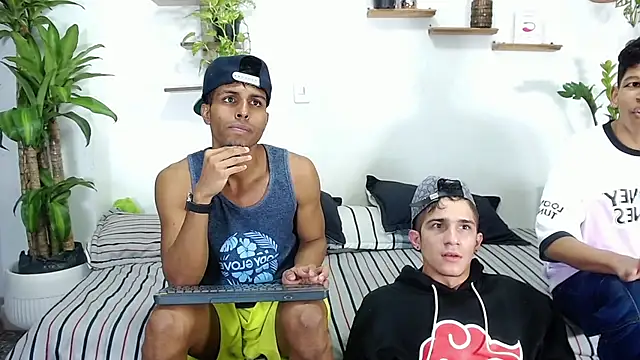 Snapshot of Interracial_Snow_Bunny chatting on February 3, 11:21 pm Interracial Snow Bunny online show from February 3, 11:21 pm