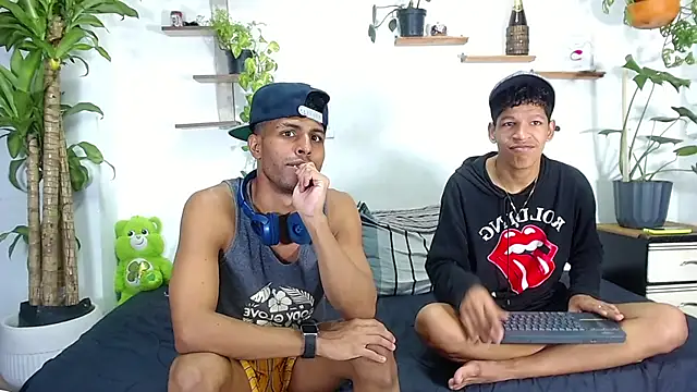 Snapshot of Interracial_Snow_Bunny chatting on February 10, 7:18 pm Interracial Snow Bunny online show from February 10, 7:18 pm