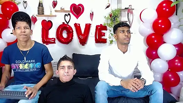 Snapshot of Interracial_Snow_Bunny chatting on February 14, 11:23 pm Interracial Snow Bunny online show from February 14, 11:23 pm