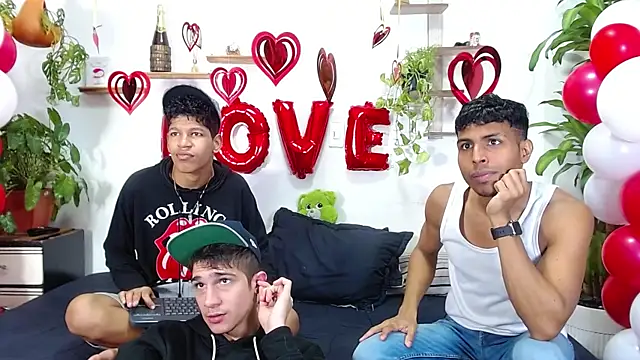 Snapshot of Interracial_Snow_Bunny chatting on February 15, 6:59 pm Interracial Snow Bunny online show from February 15, 6:59 pm