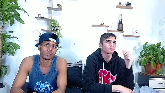 Snapshot of Interracial_Snow_Bunny chatting on February 16, 9:11 pm Interracial Snow Bunny online show from February 16, 9:11 pm