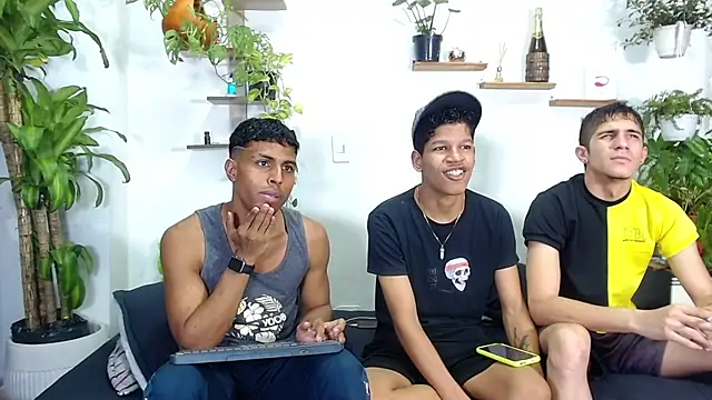 Snapshot of Interracial_Snow_Bunny chatting on February 20, 9:15 pm Interracial Snow Bunny online show from February 20, 9:15 pm