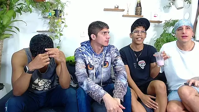 Snapshot of Interracial_Snow_Bunny chatting on February 22, 5:11 pm Interracial Snow Bunny online show from February 22, 5:11 pm