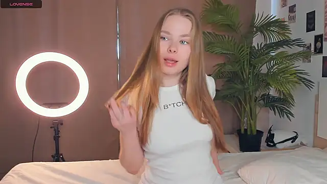 Icehoneybyte online show from March 27, 7:25 am