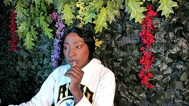 Isaa jonnes  online show from January 9, 3:20 am