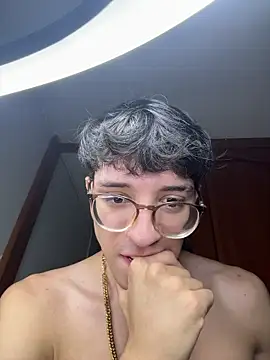 Snapshot of ArthurDavies_ chatting on February 2, 5:17 am ArthurDavies online show from February 2, 5:17 am