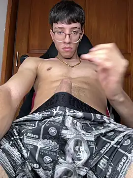 Snapshot of ArthurDavies_ chatting on February 23, 8:33 am ArthurDavies online show from February 23, 8:33 am