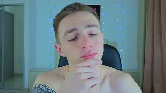 Snapshot of LEO__MILLER chatting on January 7, 5:48 pm LEO MILLER online show from January 7, 5:48 pm