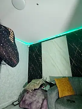 Snapshot of Isis_Hot__ chatting on February 16, 11:17 am Isis Hot online show from February 16, 11:17 am