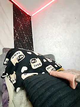 Snapshot of Isis_Hot__ chatting on April 9, 11:59 am Isis Hot online show from April 9, 11:59 am