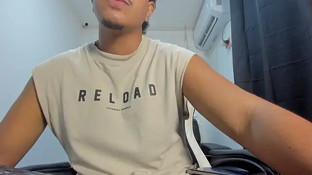 Snapshot of Darkalphax1 chatting on January 8, 2:41 pm Darkalphax1 online show from January 8, 2:41 pm