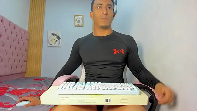 axelsavage042 online show from January 5, 8:12 pm