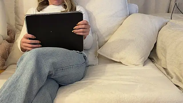 Ambrrr online show from March 25, 11:00 pm