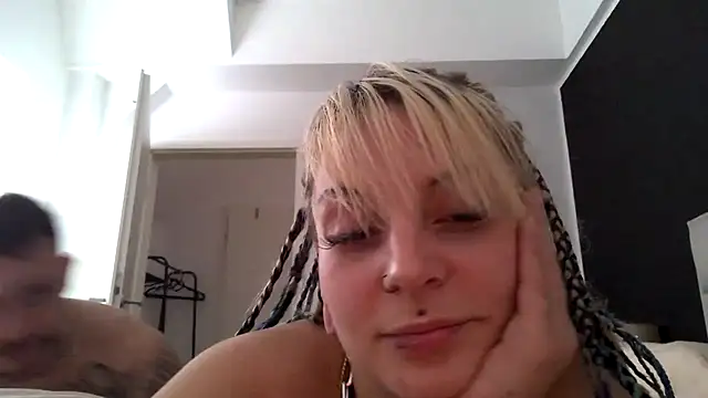 Snapshot of RealB25 chatting on January 9, 12:08 pm RealB25 online show from January 9, 12:08 pm