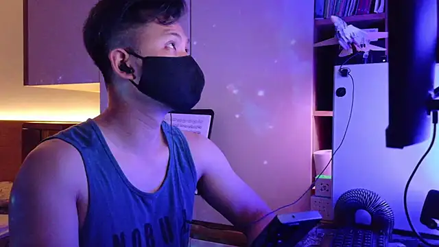 Snapshot of OnlyHand9x chatting on June 24, 5:01 pm OnlyHand9x online show from June 24, 5:01 pm