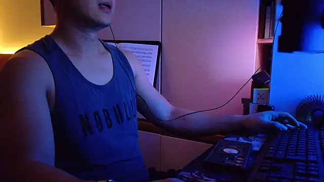 Snapshot of OnlyHand9x chatting on July 4, 6:03 pm OnlyHand9x online show from July 4, 6:03 pm