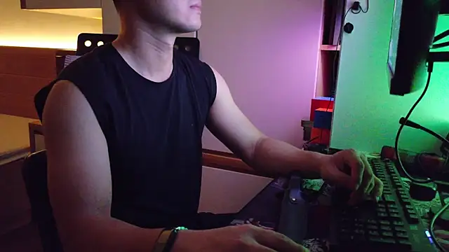 Snapshot of OnlyHand9x chatting on July 23, 4:38 pm OnlyHand9x online show from July 23, 4:38 pm