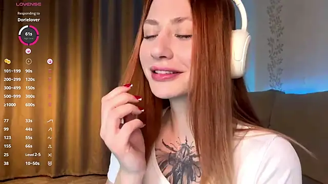 Snapshot of BlondeBun chatting on February 17, 7:53 pm BlondeBun online show from February 17, 7:53 pm