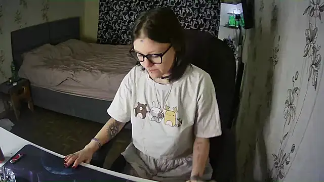 Withbeautyeyes online show from January 13, 2:11 pm