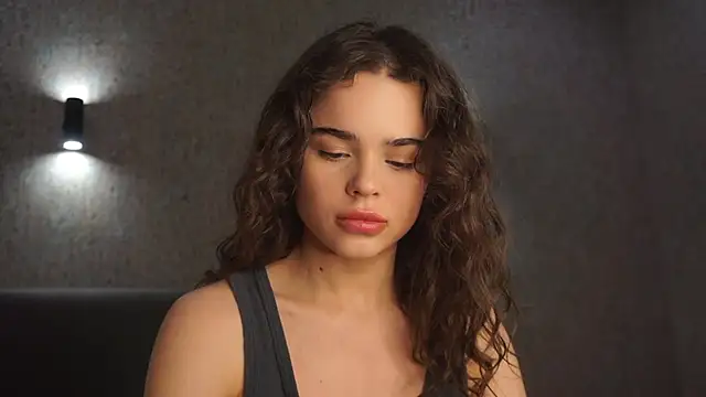 Snapshot of linclars chatting on February 21, 1:45 pm linclars online show from February 21, 1:45 pm