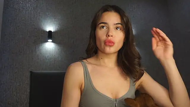 Snapshot of linclars chatting on February 24, 1:20 pm linclars online show from February 24, 1:20 pm