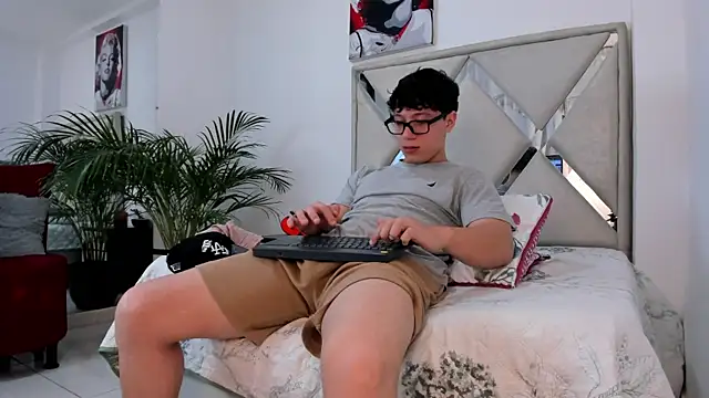 Liam saint online show from February 24, 12:25 pm