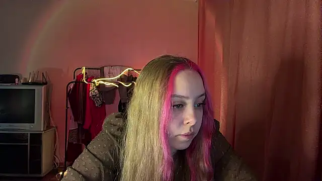 Snapshot of ZoraDearmon chatting on February 6, 9:07 pm ZoraDearmon online show from February 6, 9:07 pm