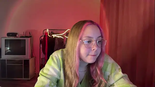 Snapshot of ZoraDearmon chatting on February 12, 9:10 pm ZoraDearmon online show from February 12, 9:10 pm