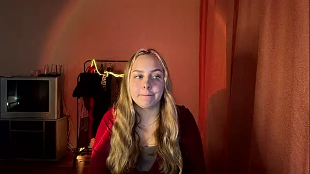 Snapshot of ZoraDearmon chatting on March 3, 7:42 pm ZoraDearmon online show from March 3, 7:42 pm