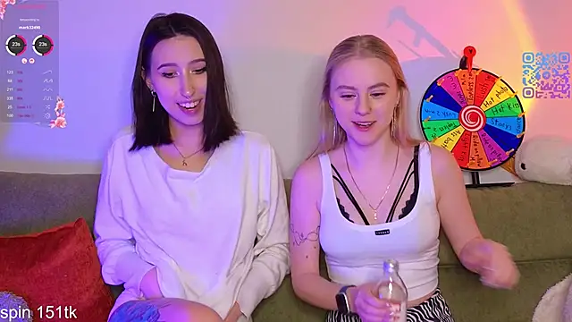 Snapshot of Mimipaws chatting on February 23, 9:01 pm Mimipaws online show from February 23, 9:01 pm