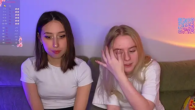 Mimipaws online show from March 31, 7:14 pm